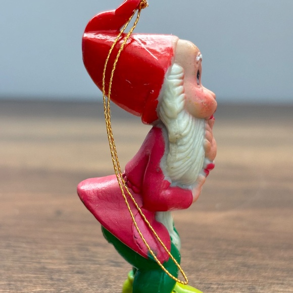 VINTAGE Elf Hang Ups Red Hand Painted Plastic Christmas Tree Ornament Macau - Picture 5 of 7